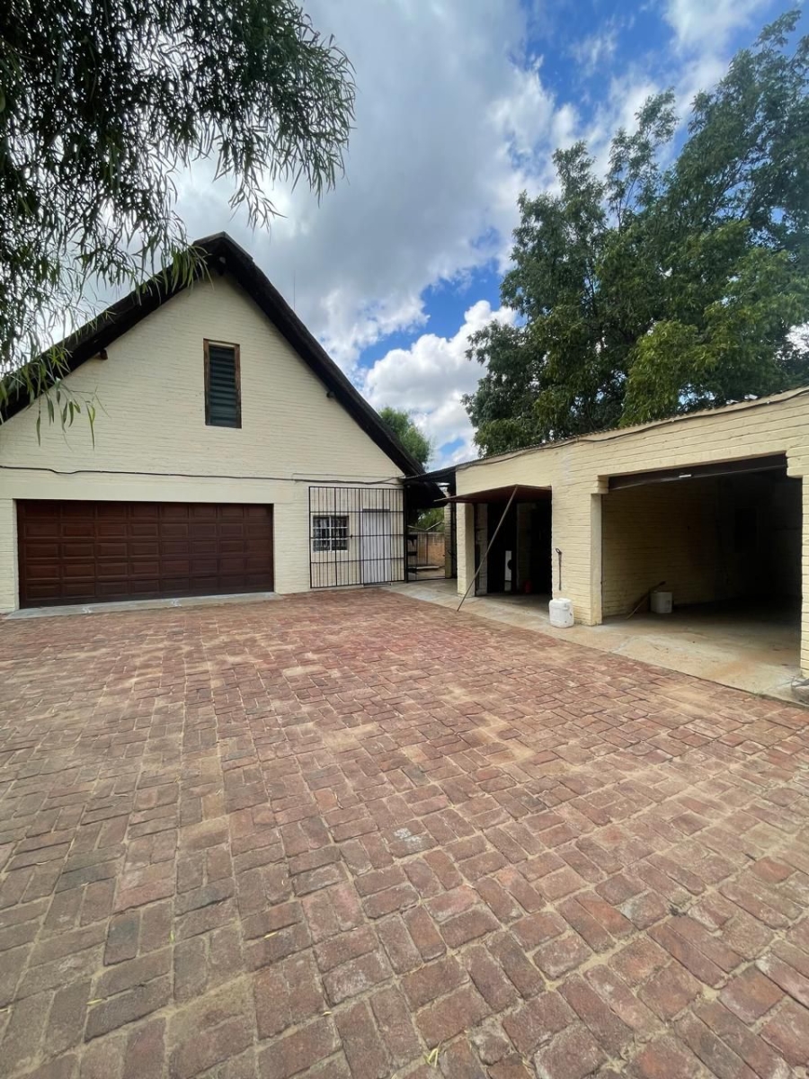 5 Bedroom Property for Sale in Christiana North West